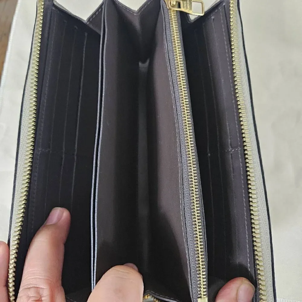 Louis Vuitton Taurillon portefeuille Comete long zip wallet
